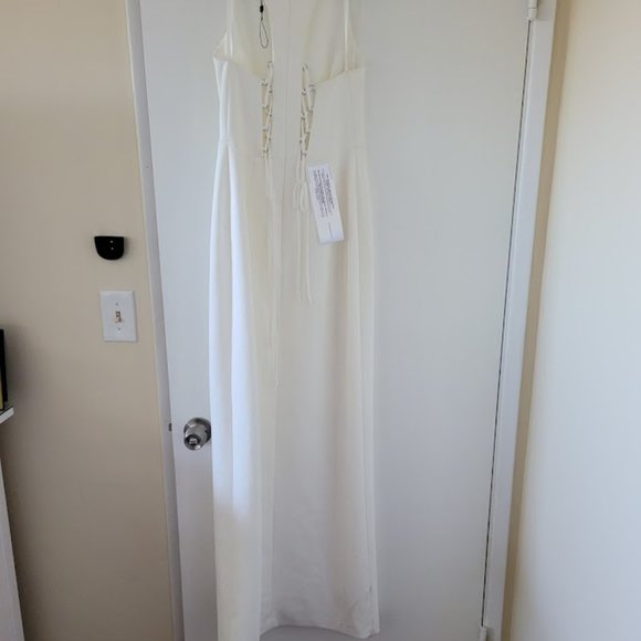 BCBGMaxAzria White Gown Lace up Back Size 4 NWT - Picture 3 of 4